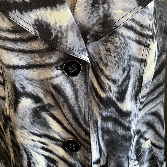 Susan Graver Jacket Women’s Size 1X Animal Print Black Gray Button Up NO BELT - Picture 3 of 9